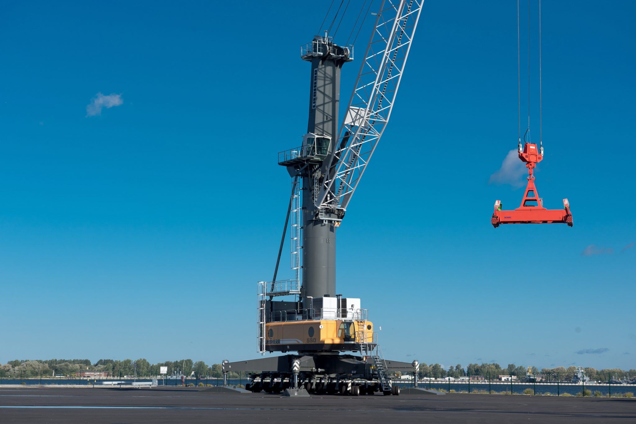 Gruas Liebherr en Bilbao